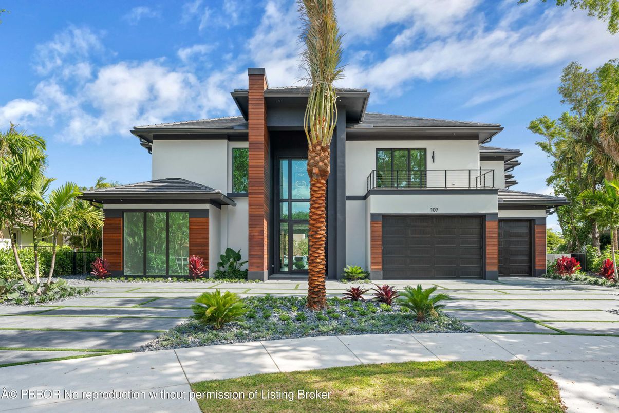 Attached, Exterior, Facade, Modern