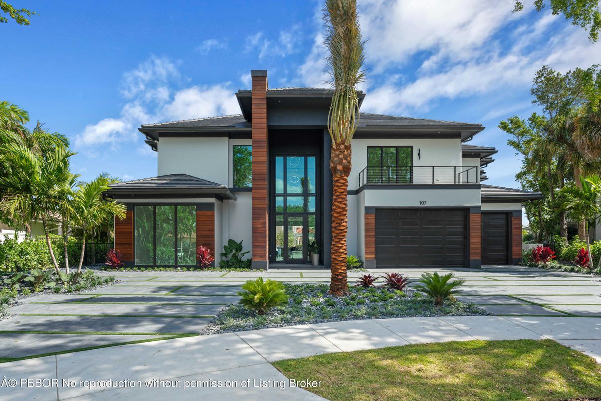 Attached, Exterior, Facade, Modern