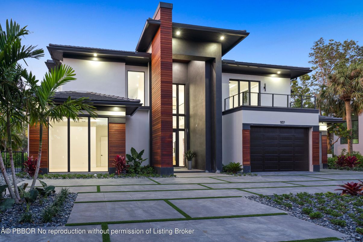 Attached, Exterior, Facade, Modern