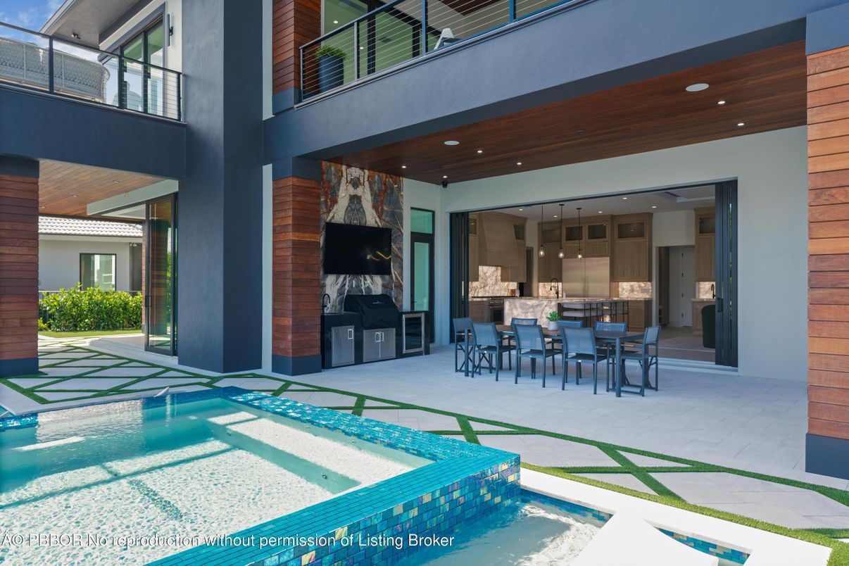 Exterior, Outdoor Kitchen, Pool