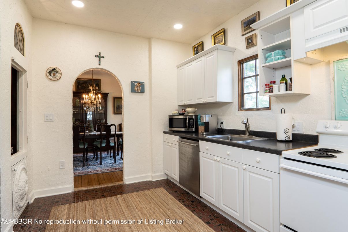Chandelier, Dining room, Interior, Kitchen, Recessed Lighting, Wood Texture Flooring