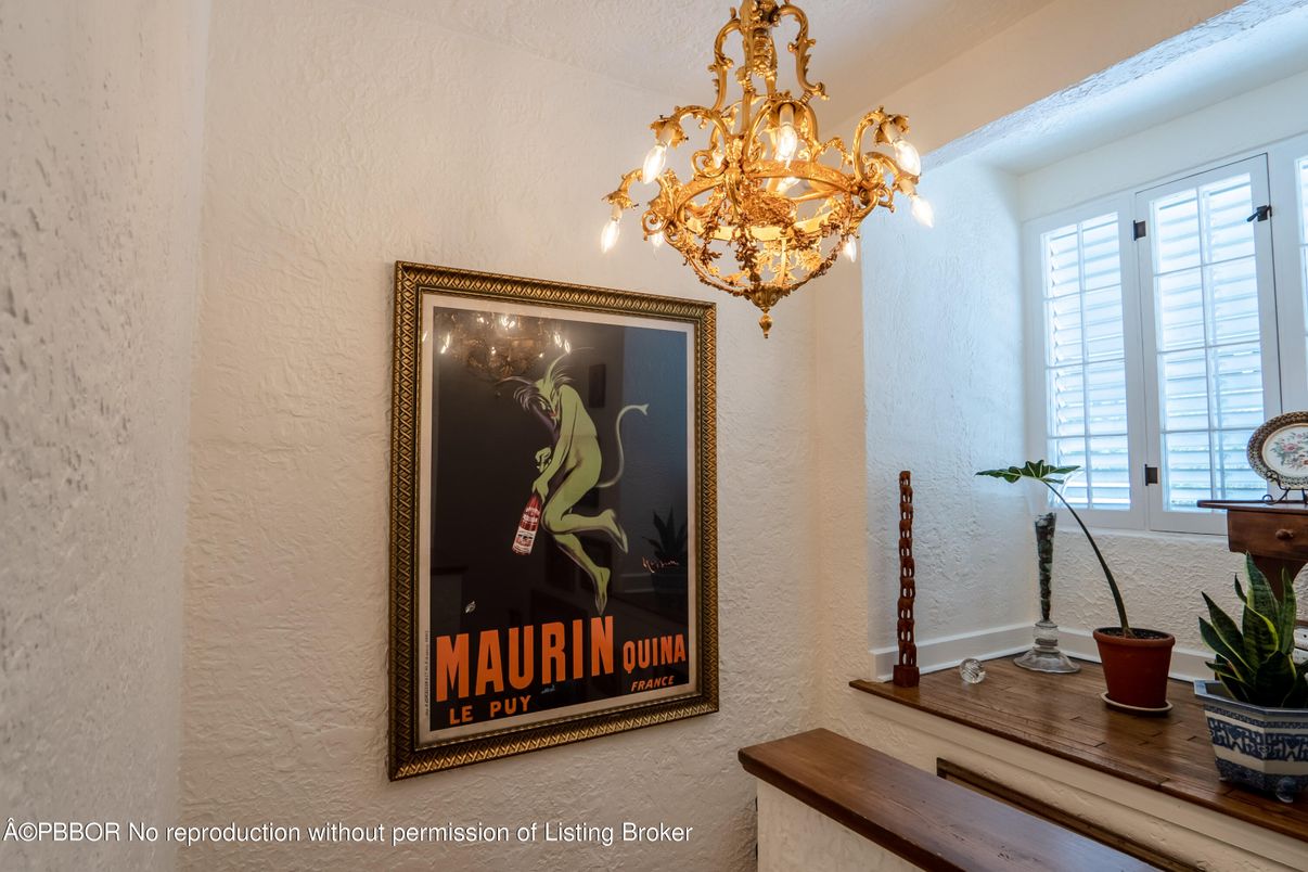 Chandelier, Interior