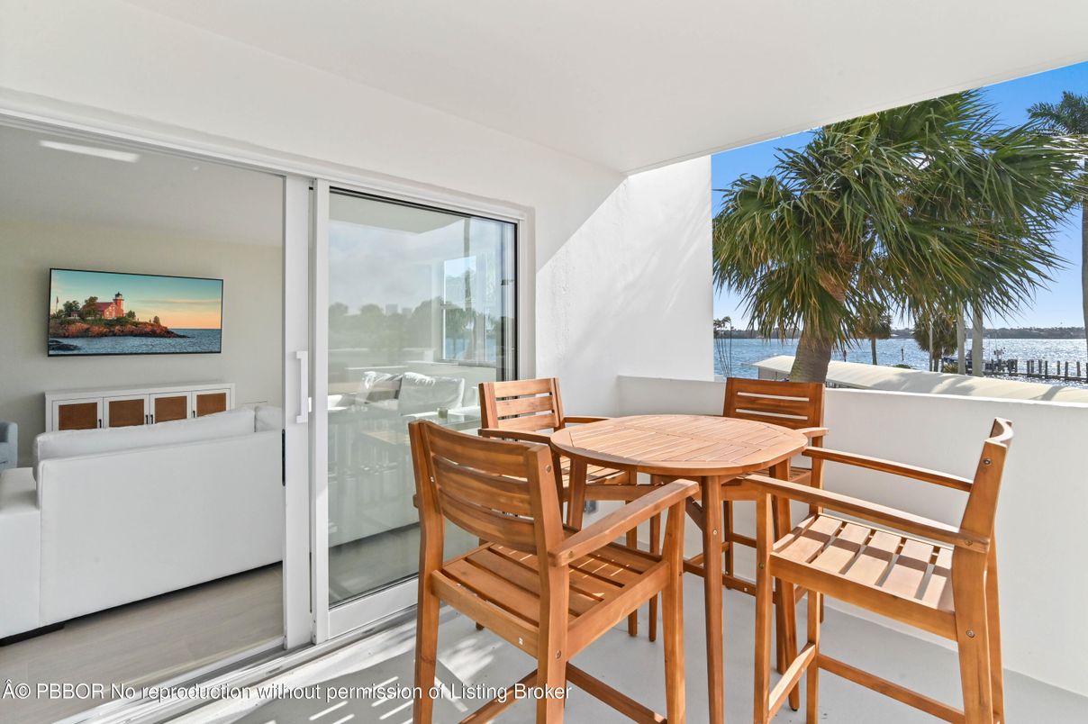 Dining room, Interior, Water