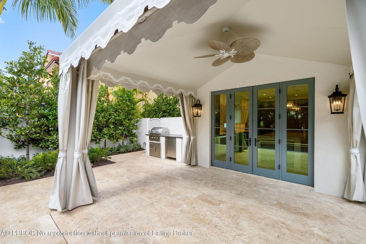 Exterior, Outdoor Kitchen