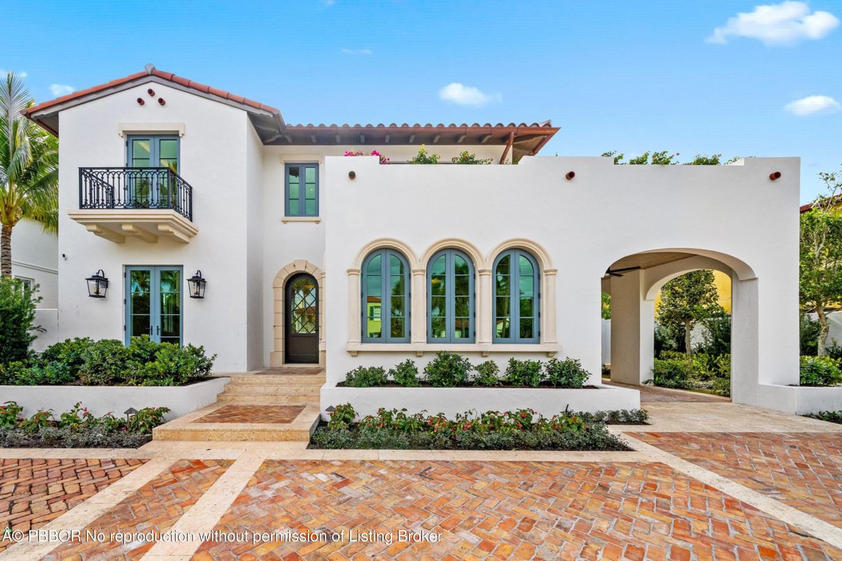 Exterior, Facade, Spanish Mediterranean