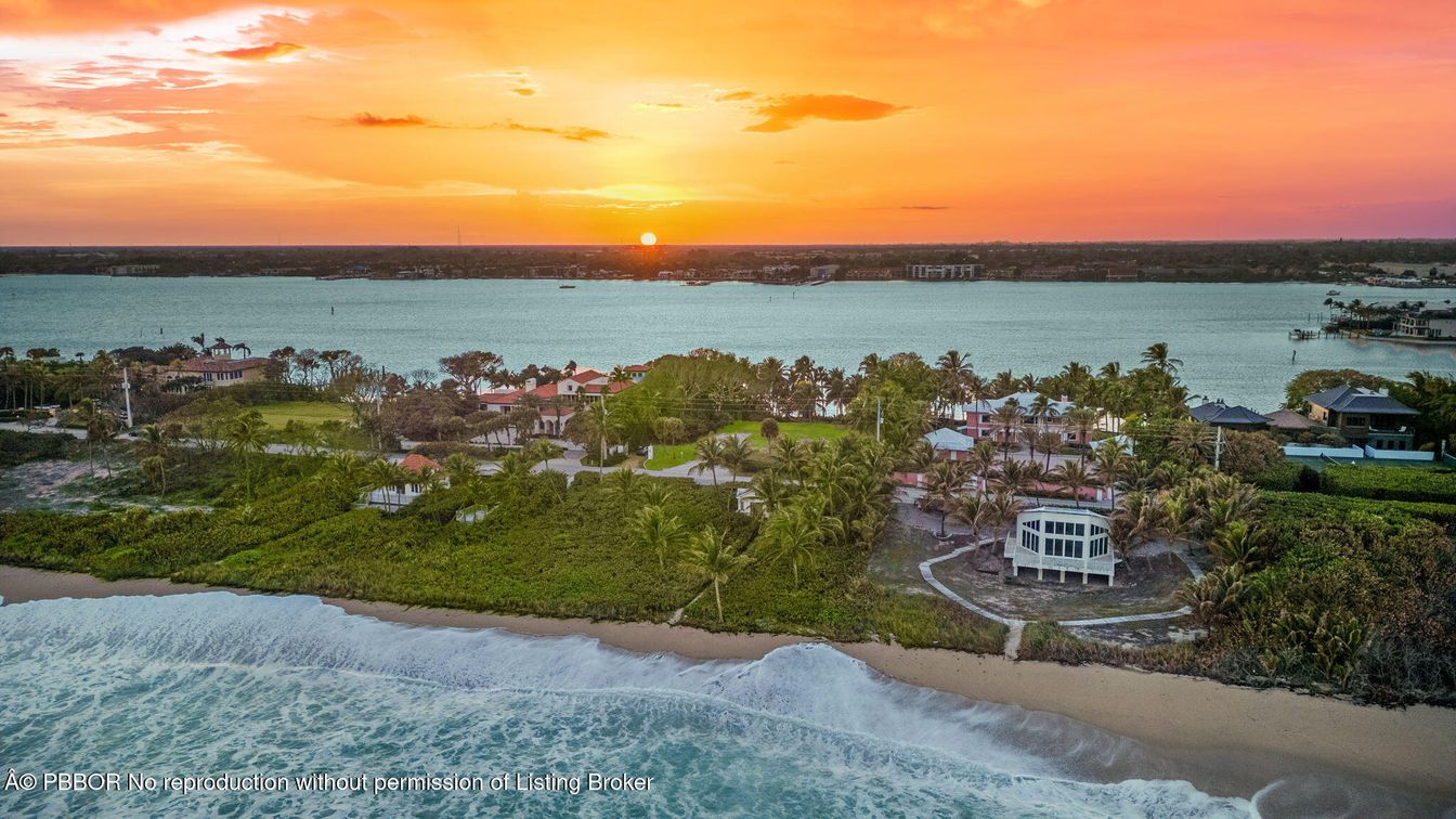 Exterior, Pool, Water
