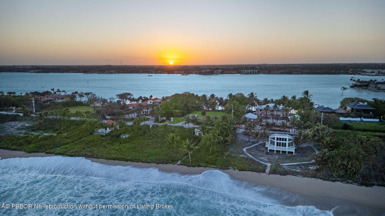 Exterior, Pool, Water