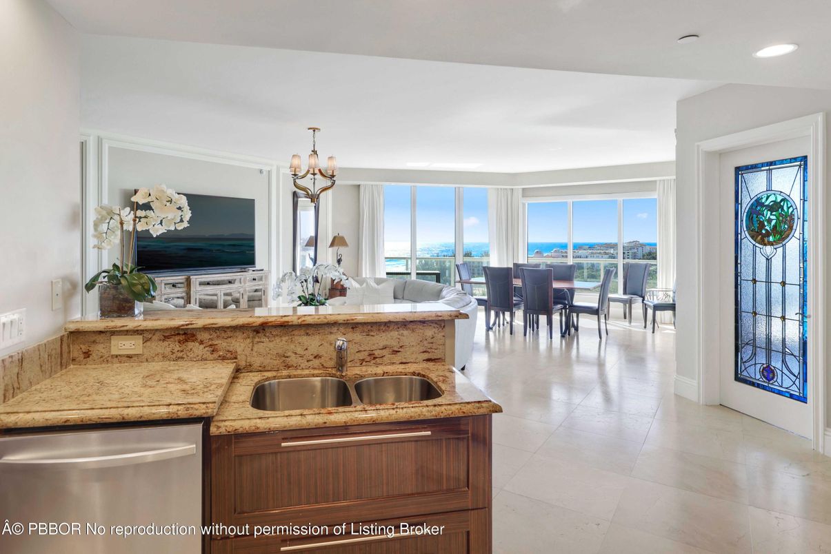Chandelier, Dining room, Interior, Kitchen, Recessed Lighting, Water