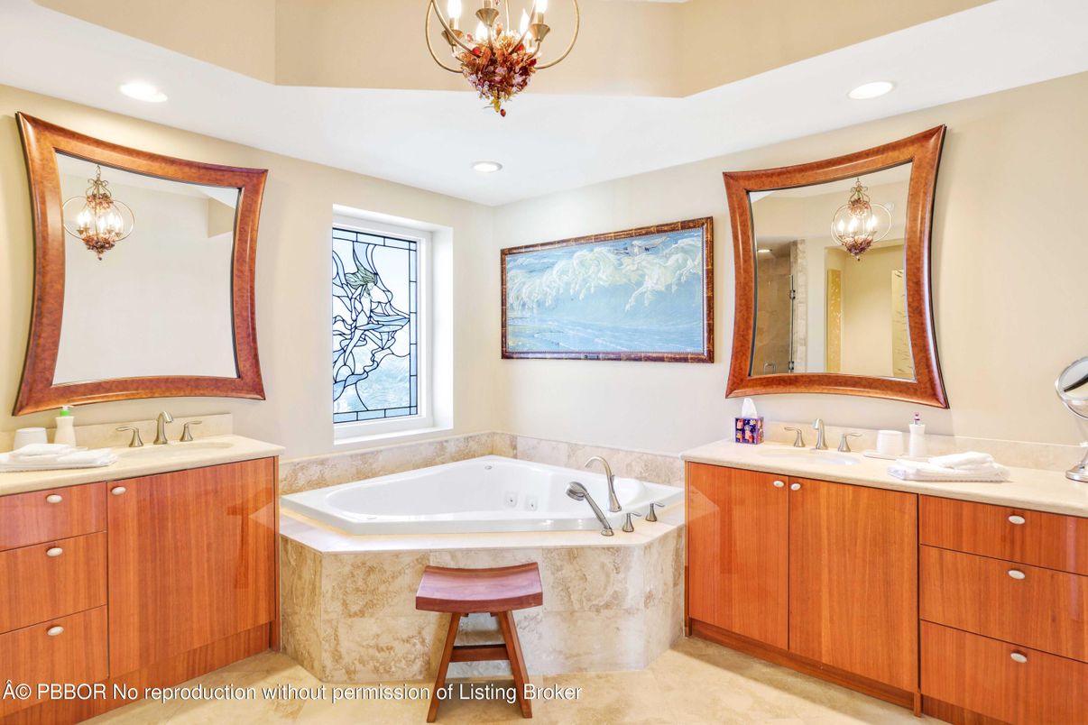 Bathroom, Interior, Recessed Lighting