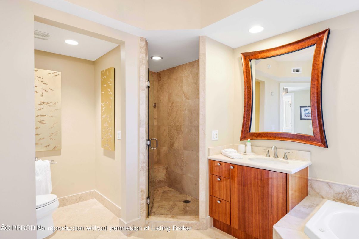 Bathroom, Interior, Recessed Lighting