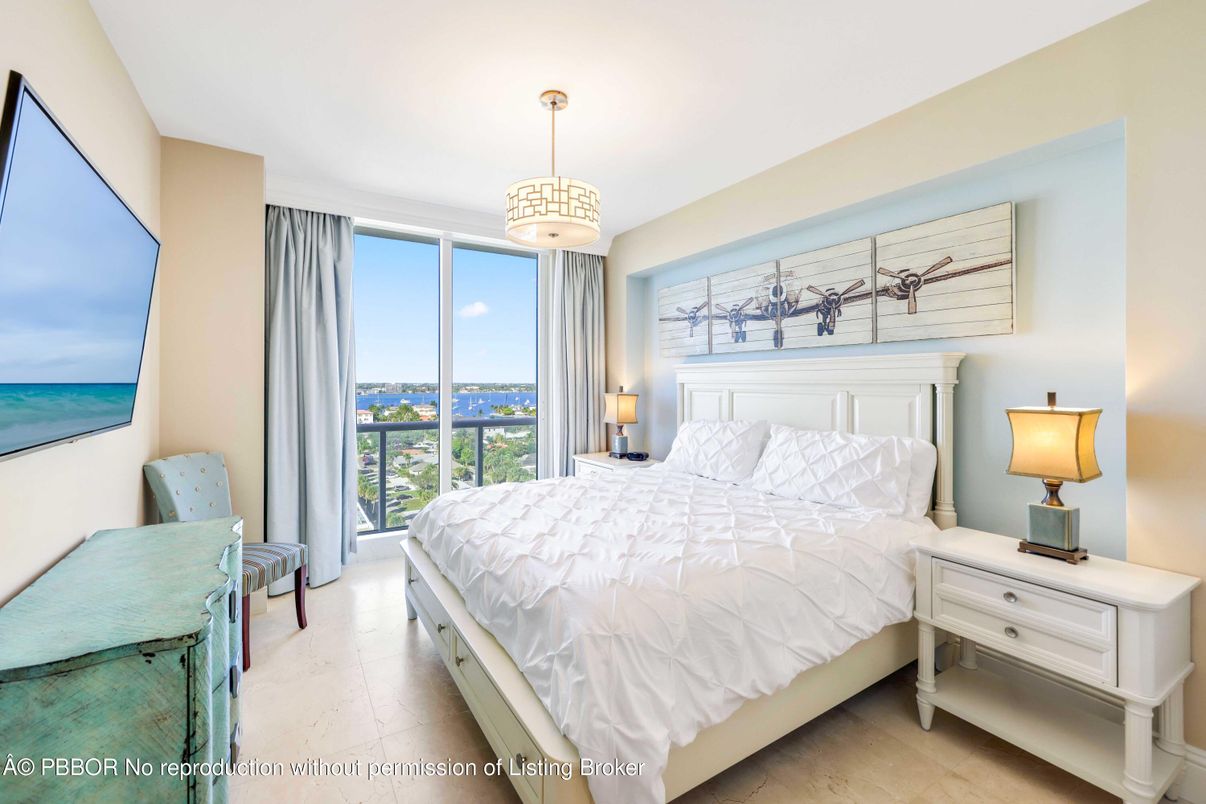 Bedroom, Interior, Water