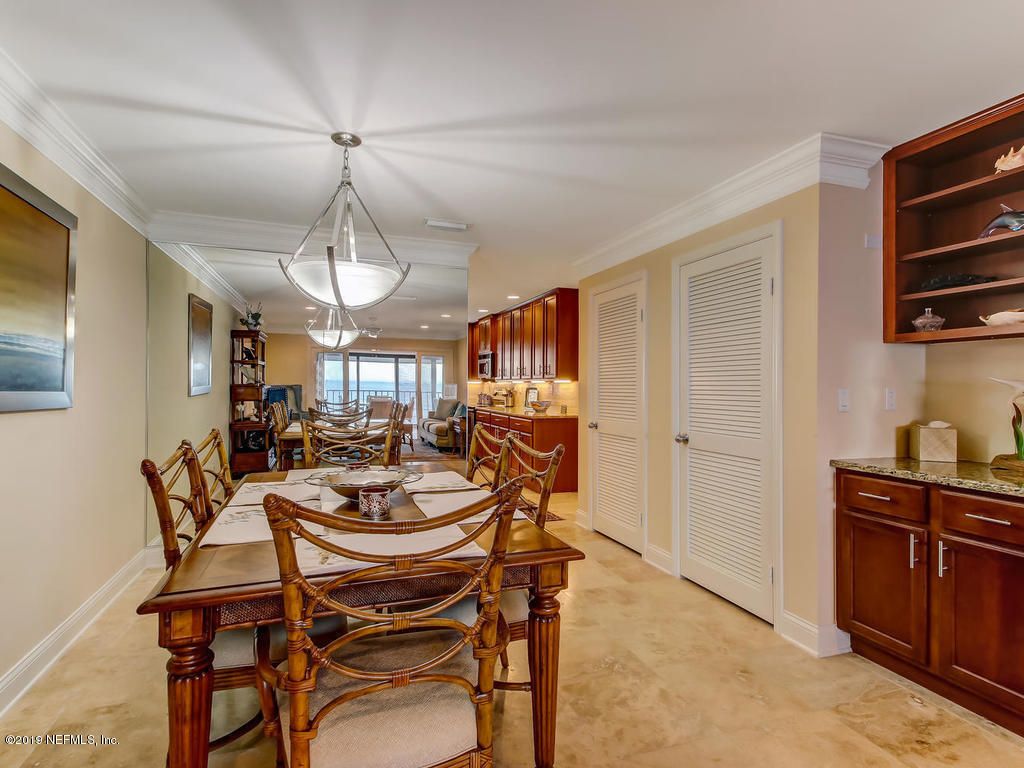 Dining room, Interior, Pendant Lights, Recessed Lighting
