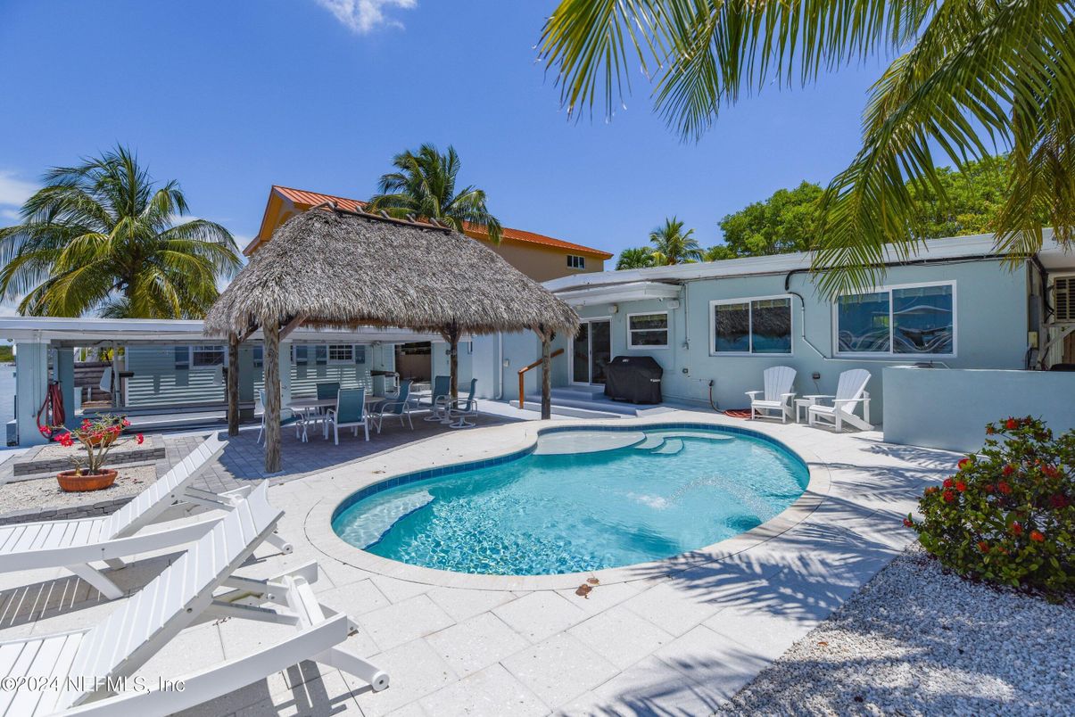 Exterior, Pool