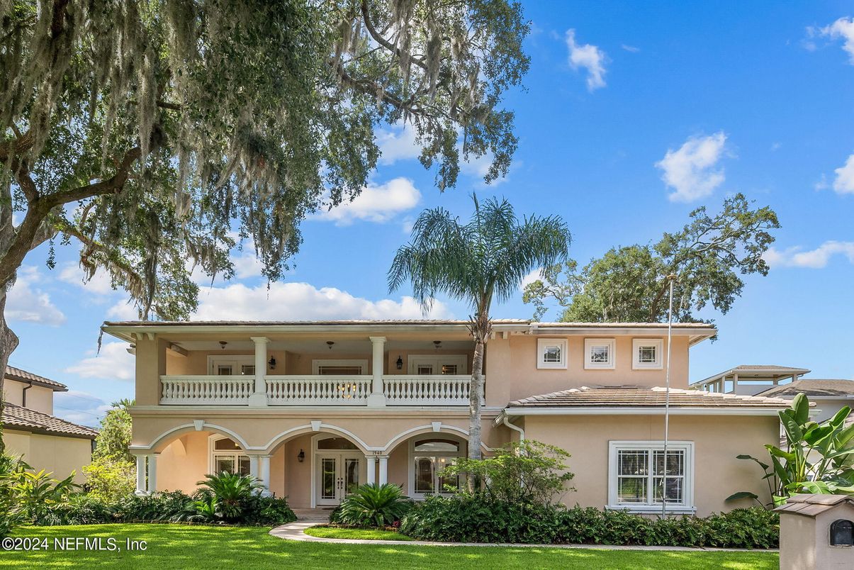 Exterior, Facade, Mediterranean