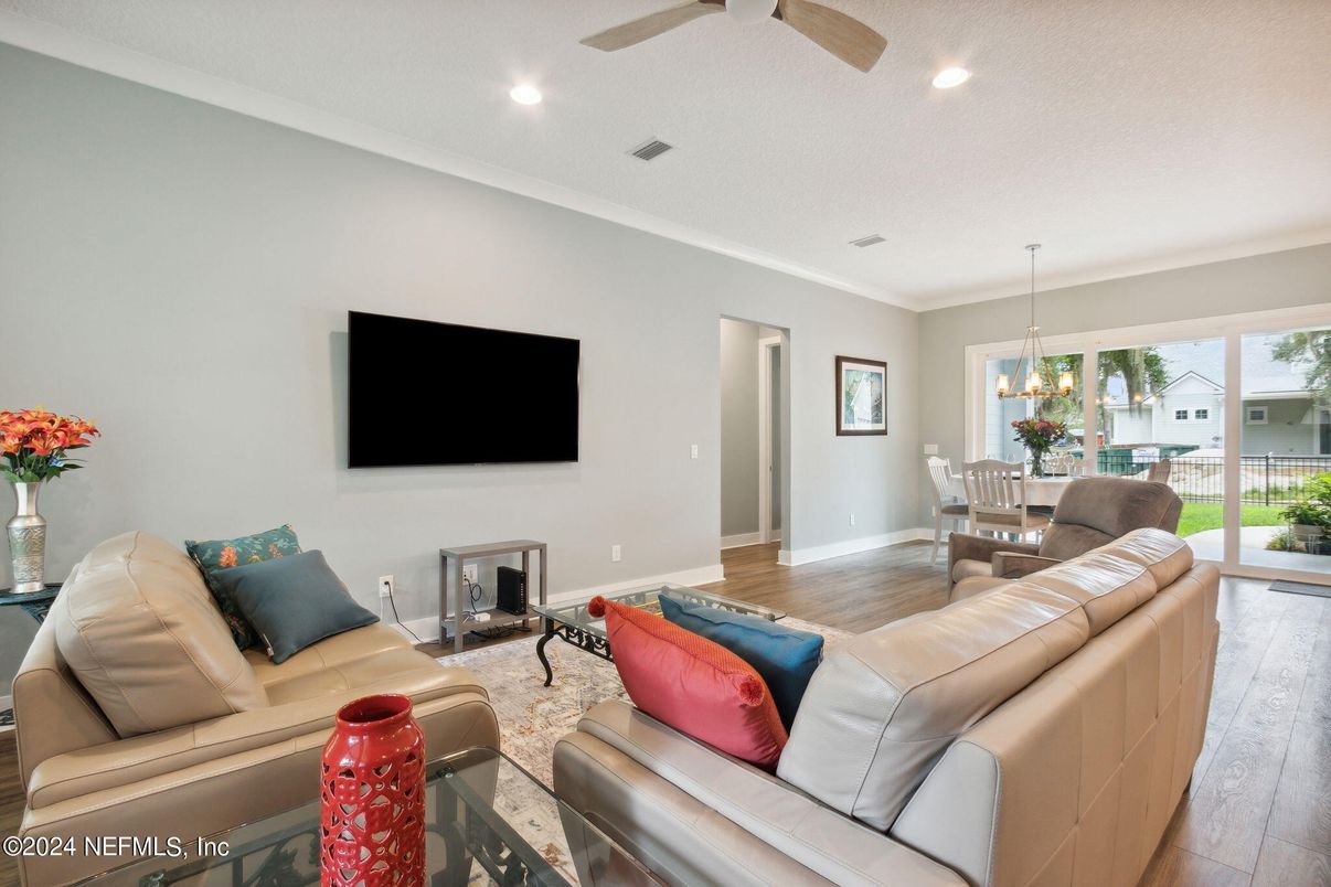 Dining room, Interior, Living room, Pendant Lights, Recessed Lighting, Wood Texture Flooring