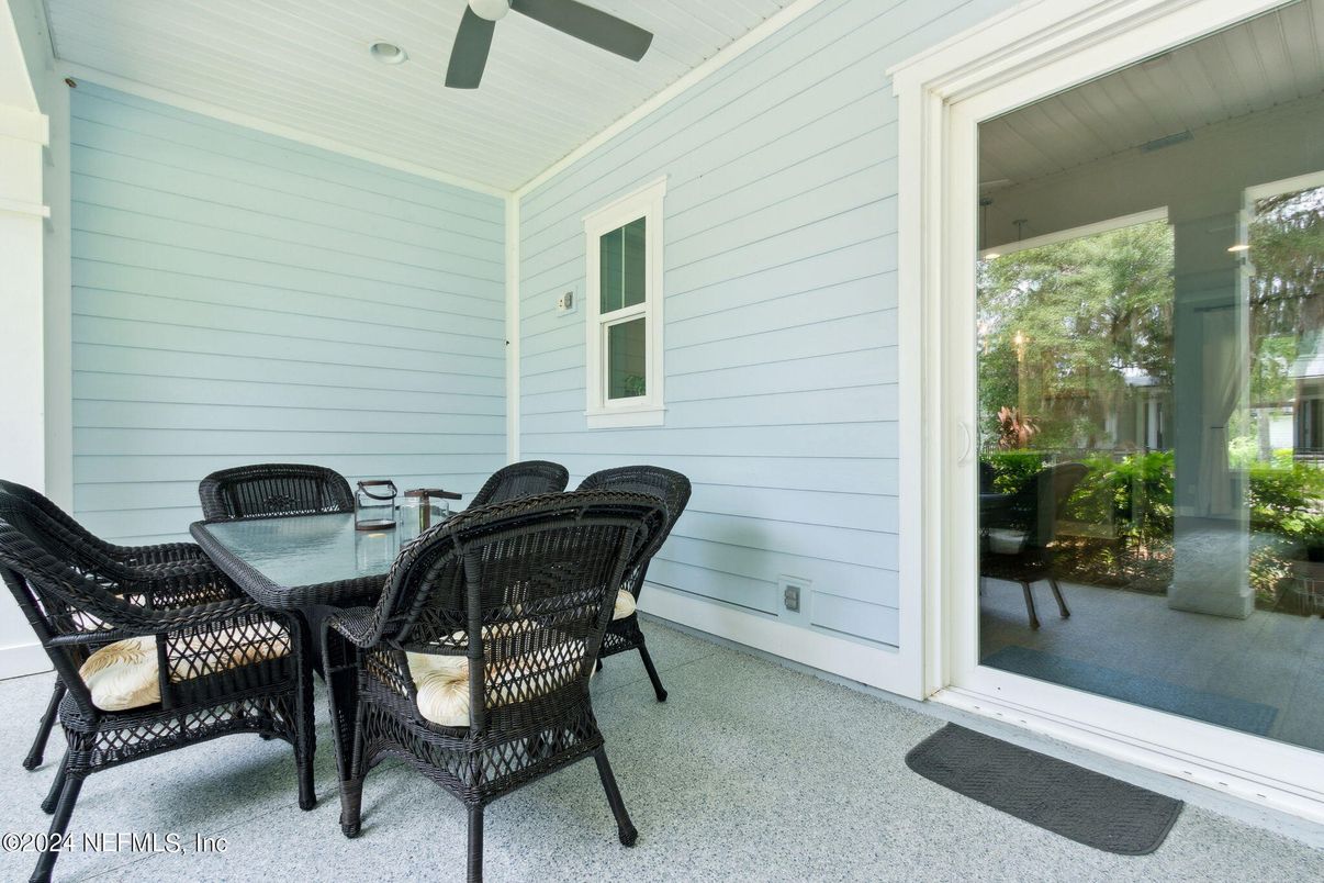 Dining room, Exterior