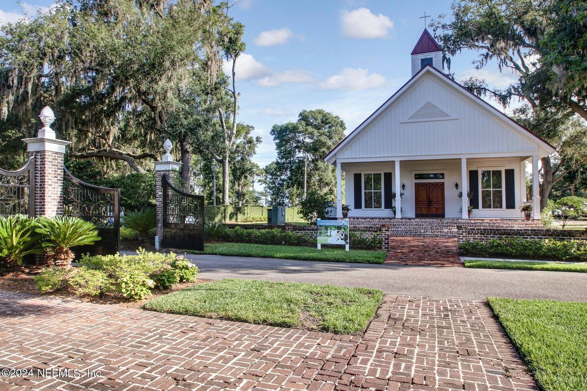 Exterior, Facade, Farmhouse