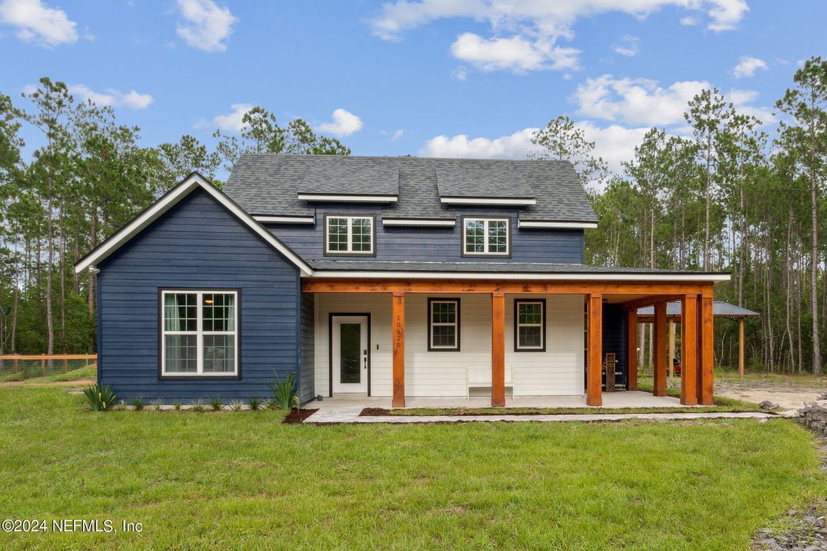 Attached, Exterior, Facade, Farmhouse