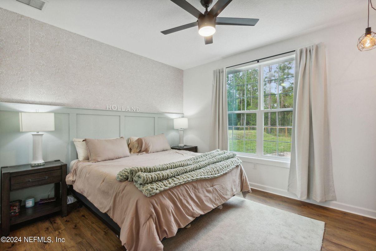 Bedroom, Interior, Pendant Lights, Wood Texture Flooring