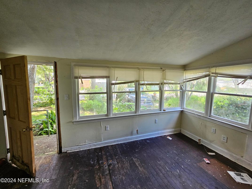 Interior, Sun Room, Wood Texture Flooring