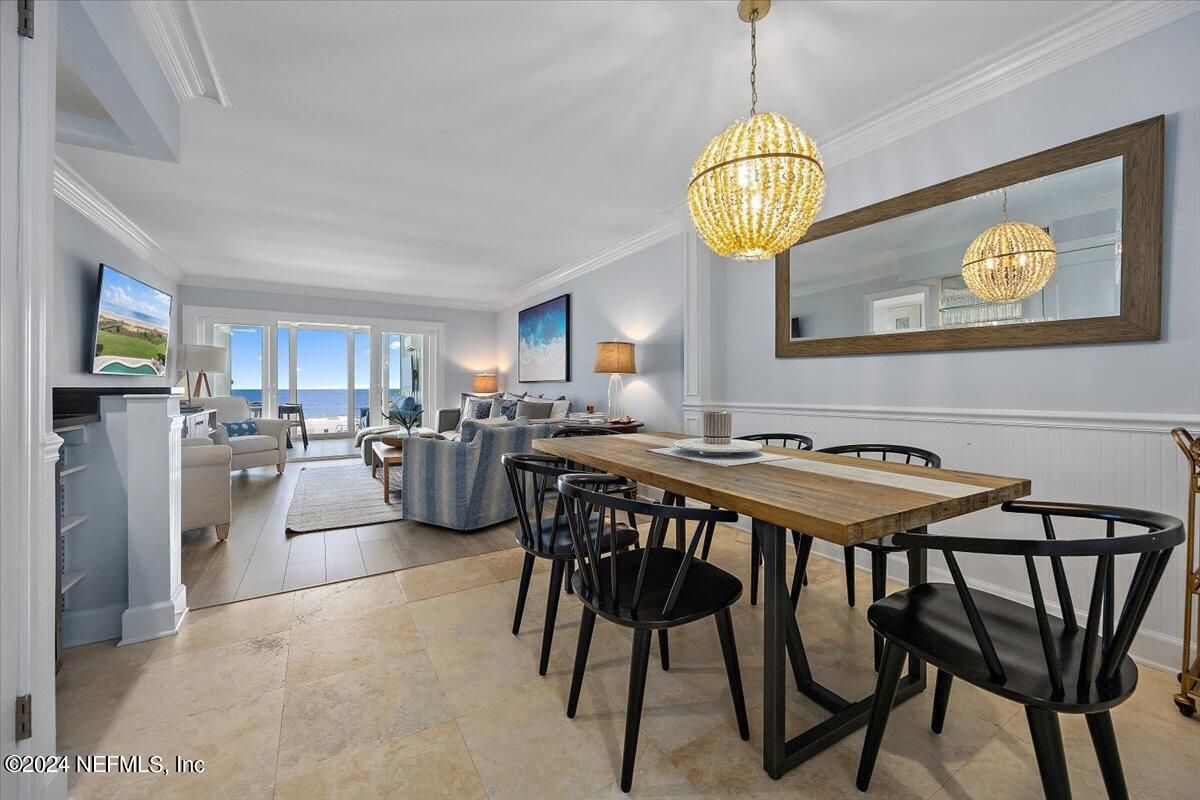 Chandelier, Dining room, Interior, Living room, Pendant Lights, Water, Wood Texture Flooring