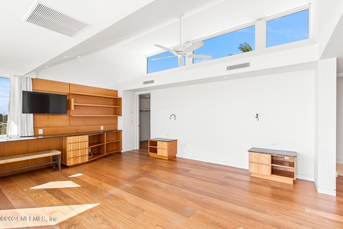 Interior, Recessed Lighting, Wood Texture Flooring