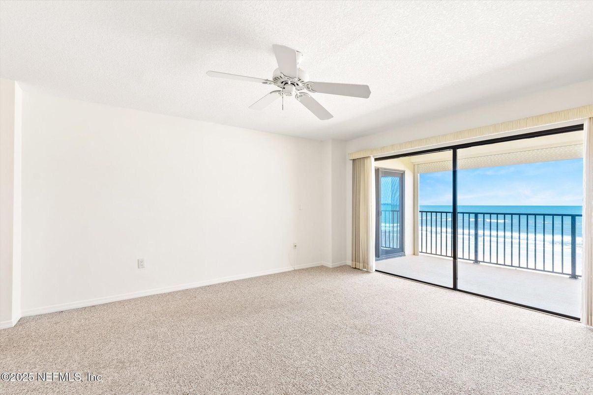 Empty room, Interior, Water