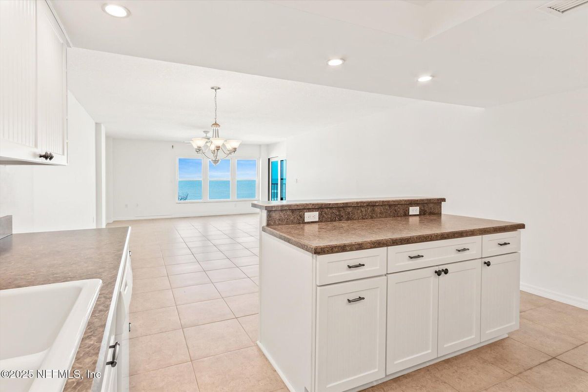 Chandelier, Interior, Recessed Lighting, Water