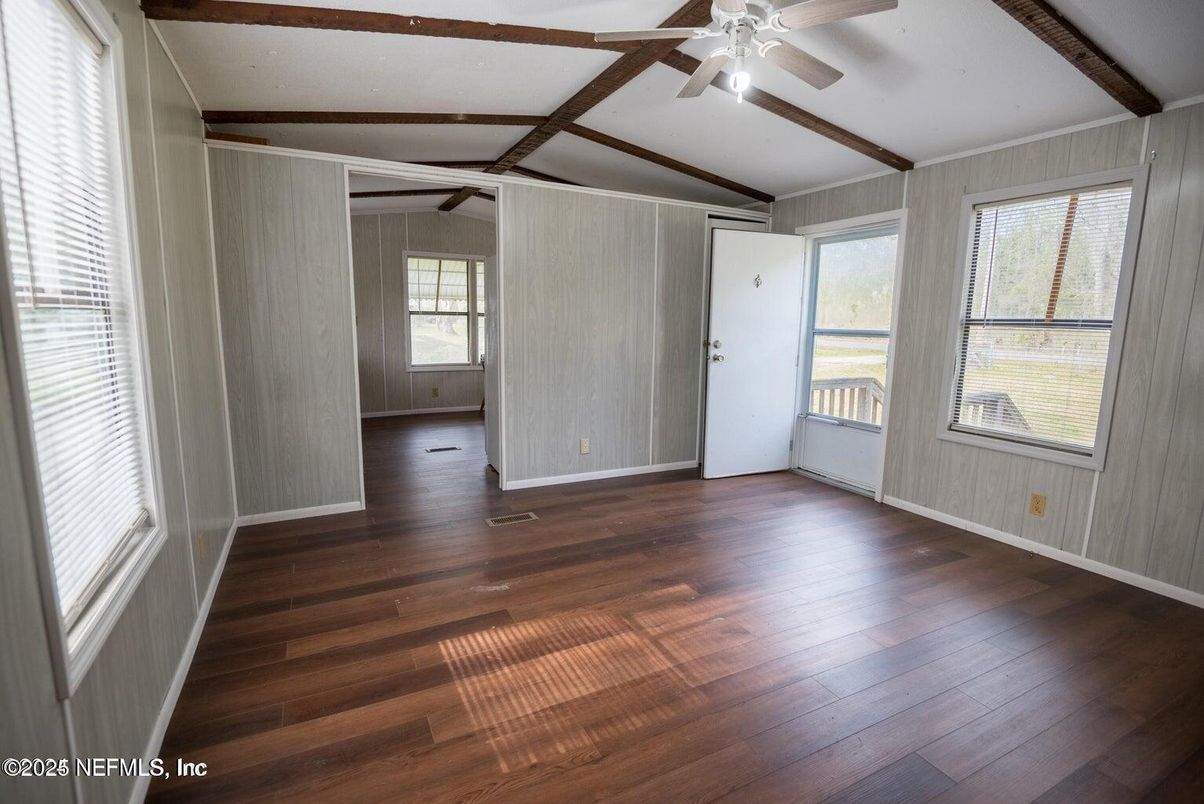 Empty room, Interior, Wooden Beams, Wood Texture Flooring