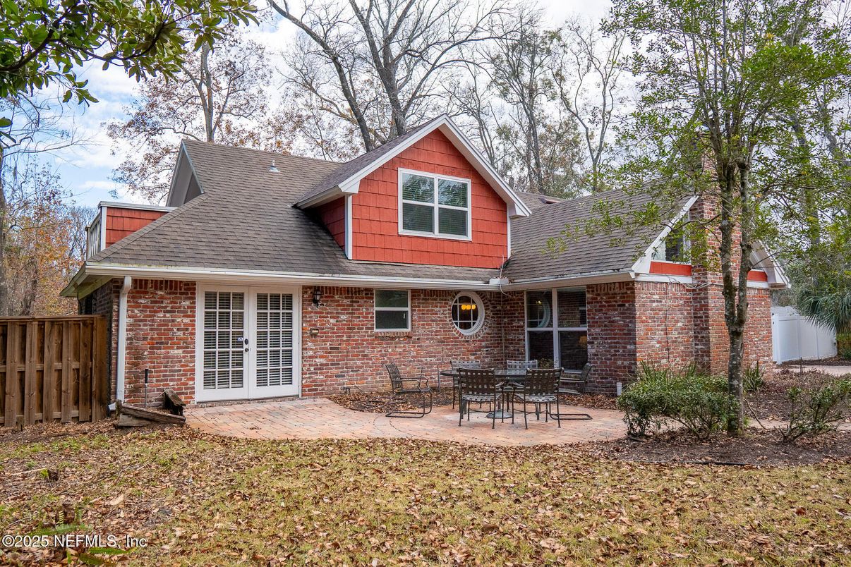Exterior, Facade, Brick Facade, Ranch