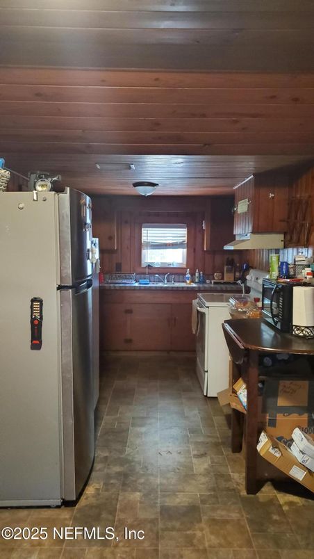 Interior, Kitchen, Wooden Ceilings