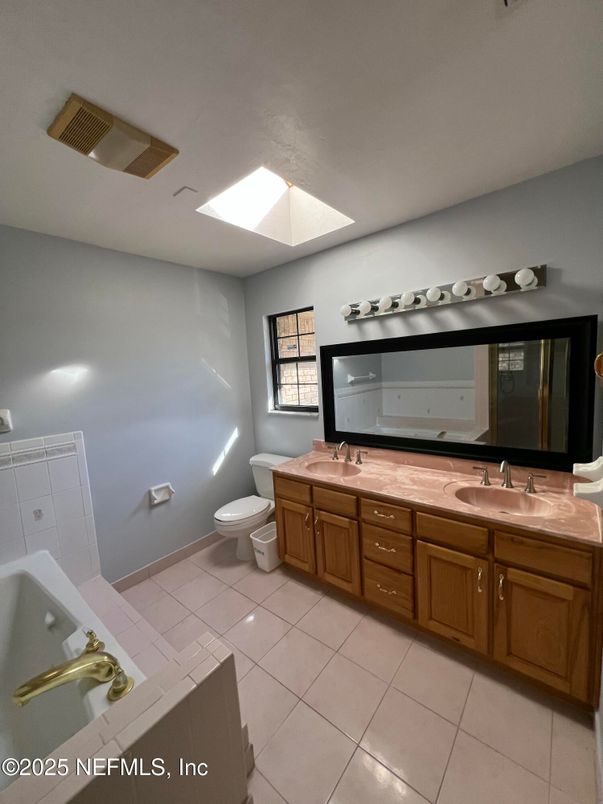 Bathroom, Dual Sink Vanities, Interior