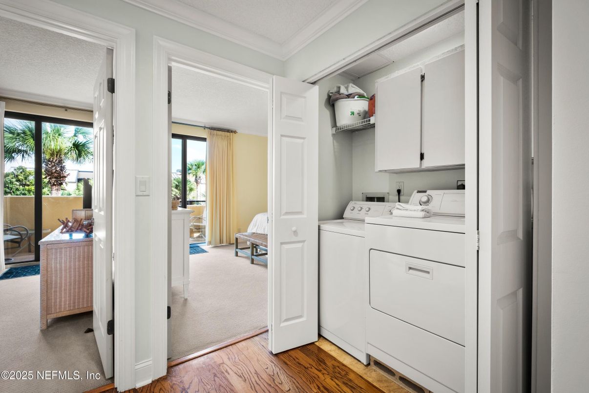 Interior, Utility Closets, Washer, Wood Texture Flooring