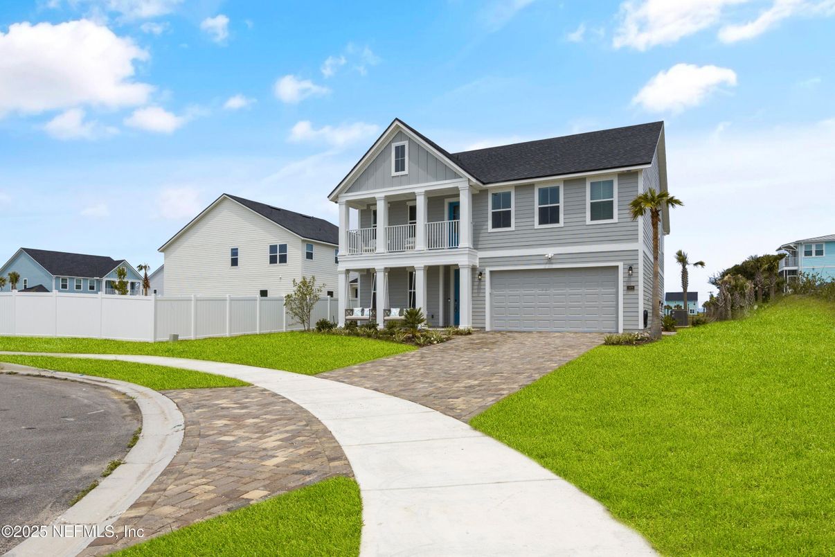 Attached, Exterior, Facade, Farmhouse