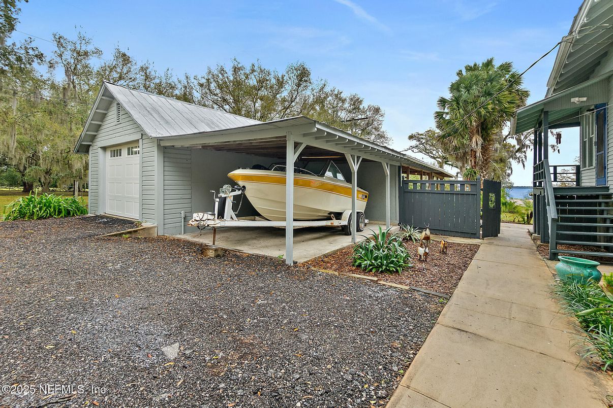 Detached Garage, Exterior