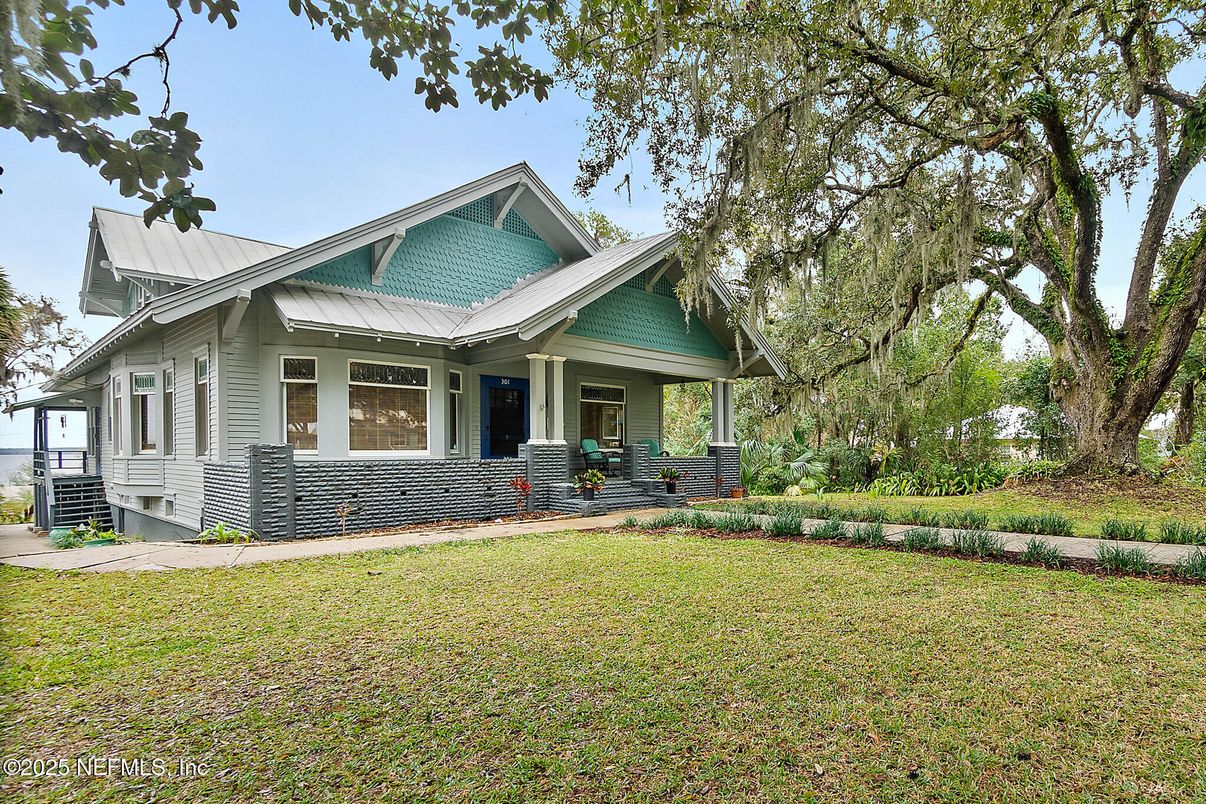 Backyard, Exterior, Facade, American Craftsman