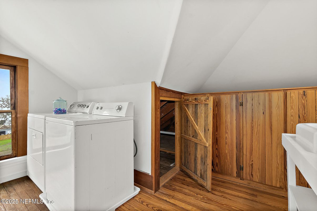 Interior, Washer, Wood Texture Flooring, Wooden Walls