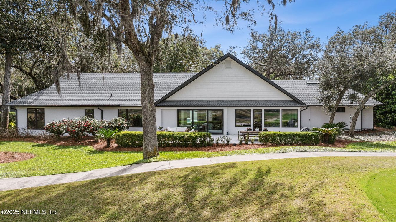 Backyard, Exterior, Facade, Ranch