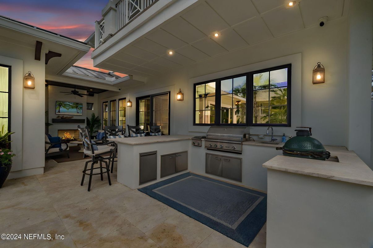 Exterior, Fireplace, Outdoor Kitchen