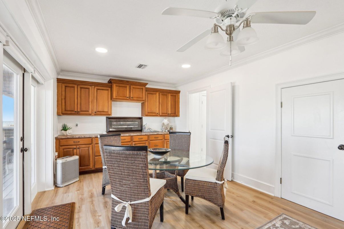 Dining room, Interior, Kitchen, Recessed Lighting, Wood Texture Flooring