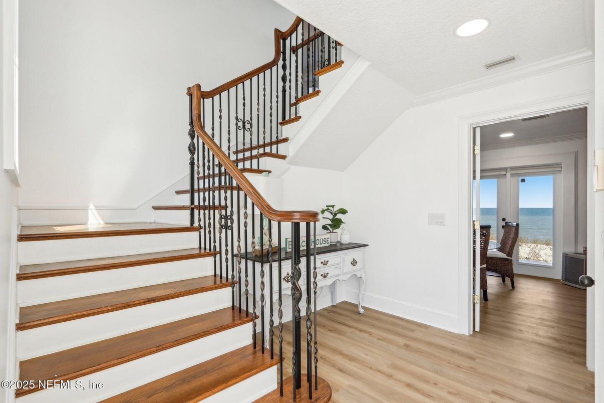 Interior, Recessed Lighting, Water, Wood Texture Flooring