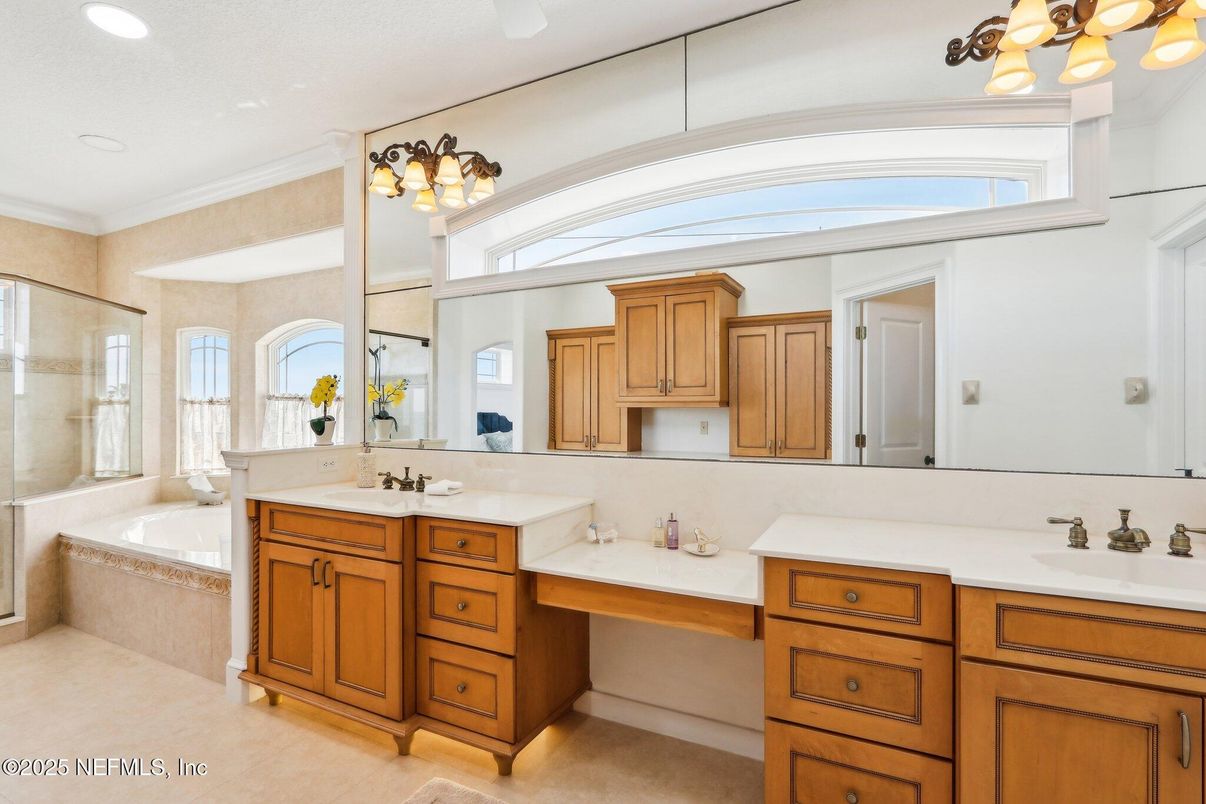 Bathroom, Dual Sink Vanities, Interior, Recessed Lighting