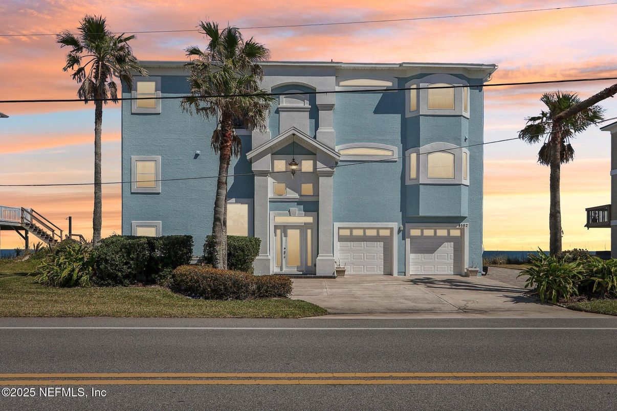 Attached, Exterior, Facade, Modern