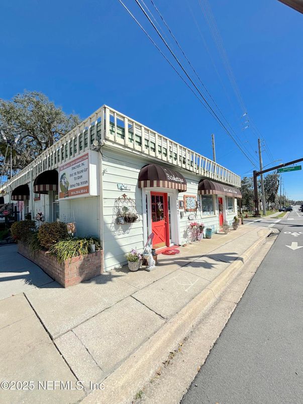 Exterior, Facade, None