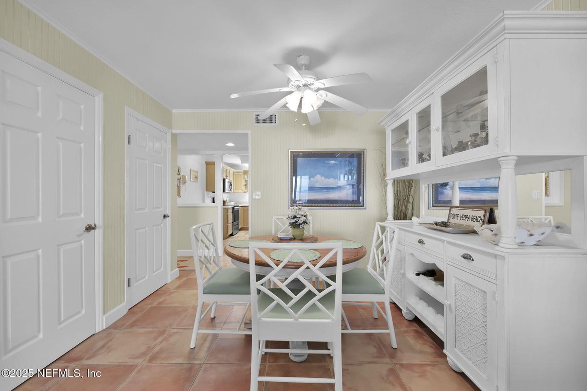 Dining room, Interior, Recessed Lighting