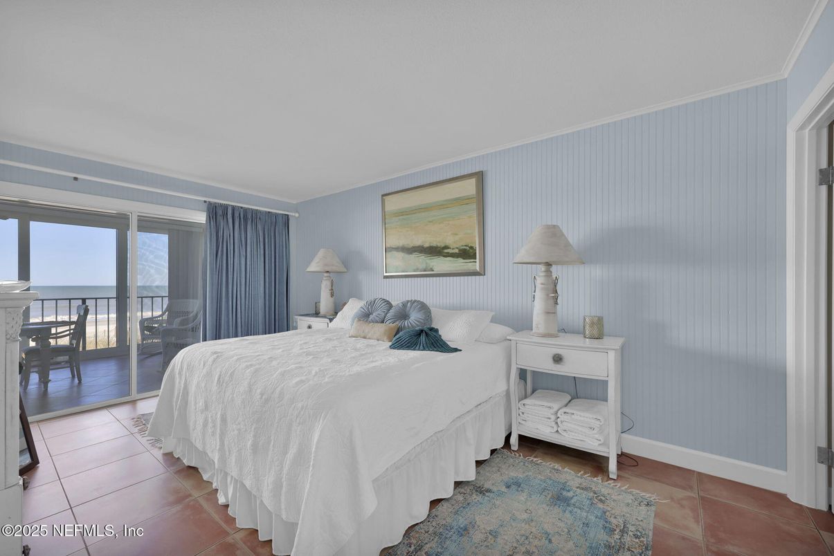 Bedroom, Interior, Water