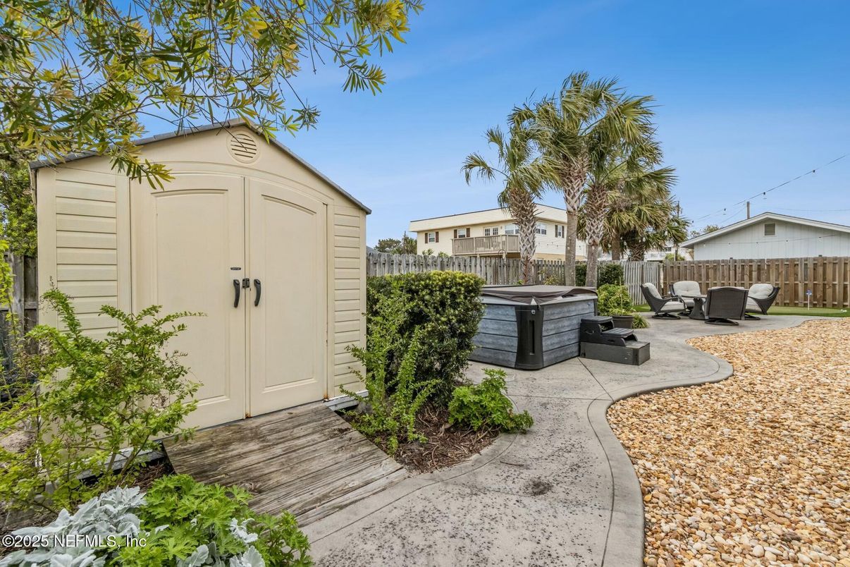 Exterior, Hot Tub