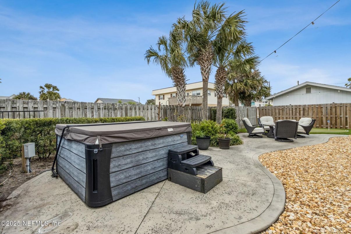Exterior, Hot Tub