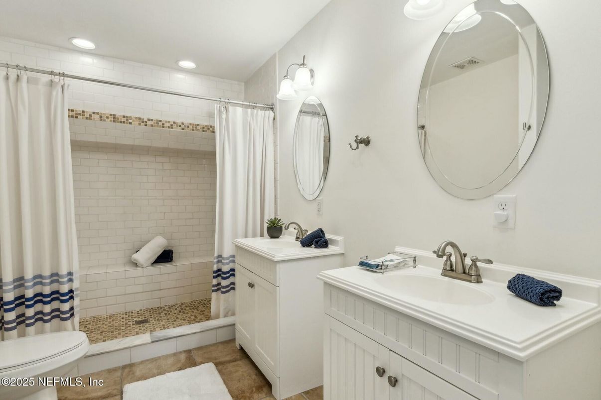 Bathroom, Dual Sink Vanities, Interior, Recessed Lighting