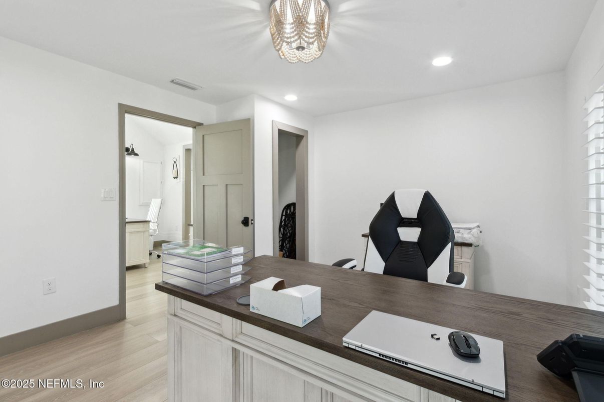 Interior, Recessed Lighting, Wood Texture Flooring